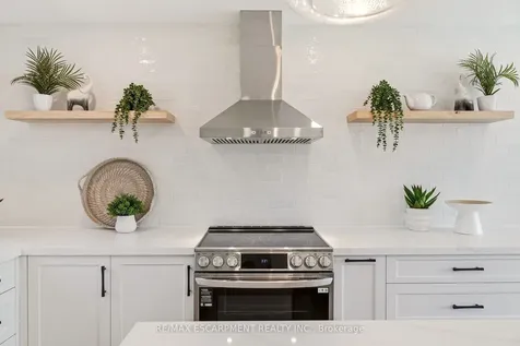 2347 Tweedsmuir Court Burlington ON L7P 4K9