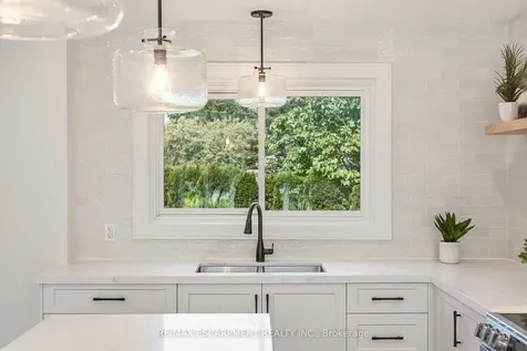 2347 Tweedsmuir Court Burlington ON L7P 4K9