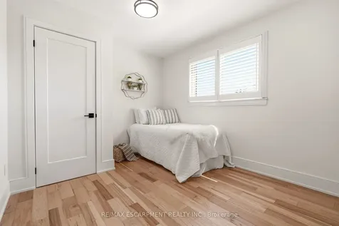 2347 Tweedsmuir Court Burlington ON L7P 4K9