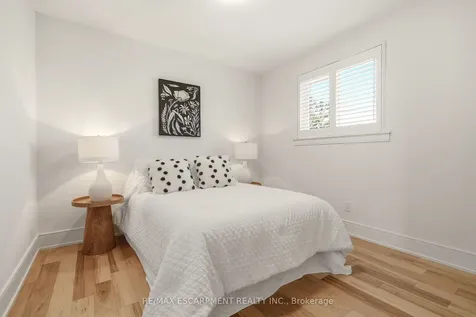 2347 Tweedsmuir Court Burlington ON L7P 4K9