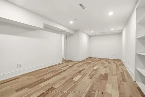 2347 Tweedsmuir Court Burlington ON L7P 4K9