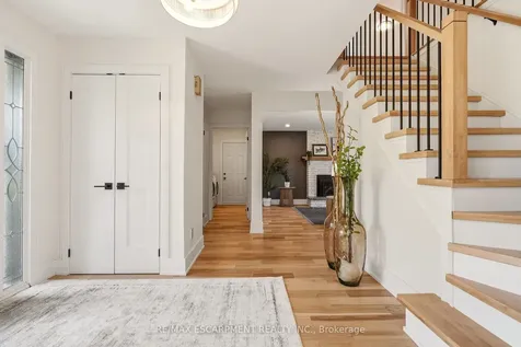2347 Tweedsmuir Court Burlington ON L7P 4K9