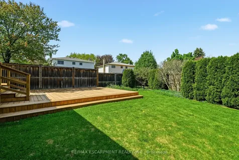 2347 Tweedsmuir Court Burlington ON L7P 4K9