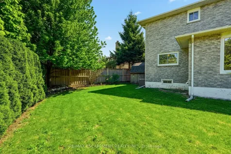 2347 Tweedsmuir Court Burlington ON L7P 4K9