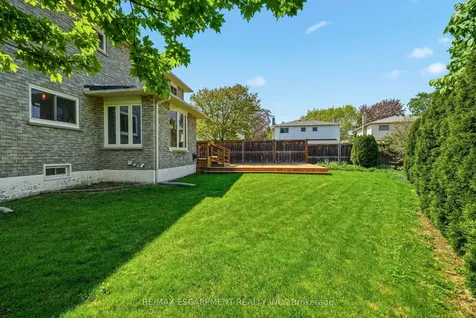 2347 Tweedsmuir Court Burlington ON L7P 4K9