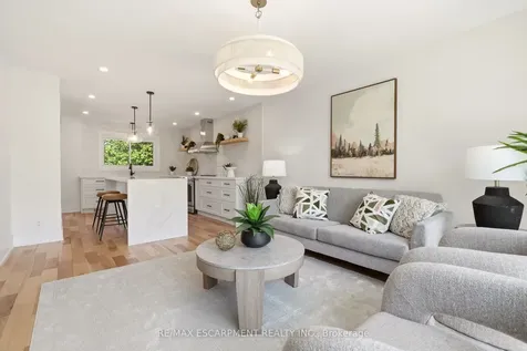 2347 Tweedsmuir Court Burlington ON L7P 4K9