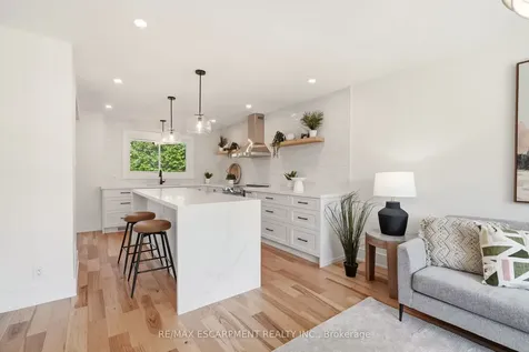 2347 Tweedsmuir Court Burlington ON L7P 4K9