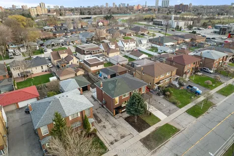 25 Falstaff Avenue Toronto ON M6L 2C6