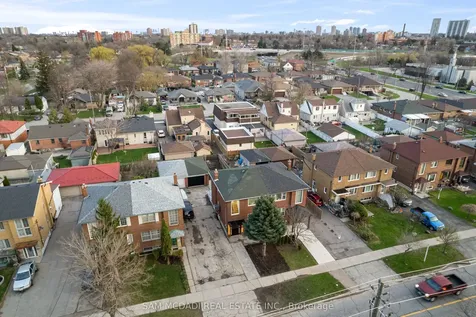 25 Falstaff Avenue Toronto ON M6L 2C6