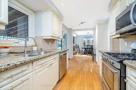 16 Cotswold Court Halton Hills ON L7G 5E5