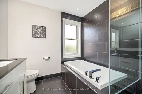 16 Cotswold Court Halton Hills ON L7G 5E5
