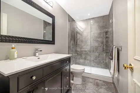 16 Cotswold Court Halton Hills ON L7G 5E5