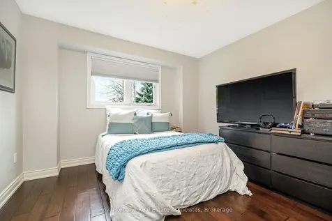 16 Cotswold Court Halton Hills ON L7G 5E5