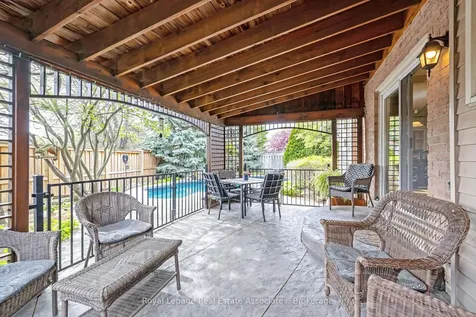 16 Cotswold Court Halton Hills ON L7G 5E5