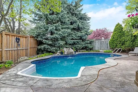 16 Cotswold Court Halton Hills ON L7G 5E5