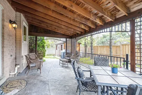 16 Cotswold Court Halton Hills ON L7G 5E5
