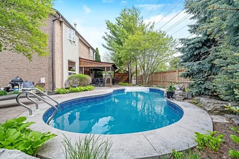 16 Cotswold Court Halton Hills ON L7G 5E5