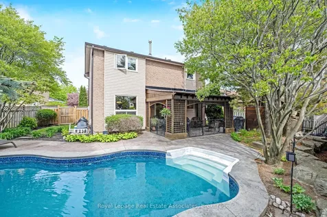 16 Cotswold Court Halton Hills ON L7G 5E5