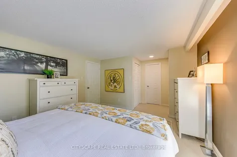 3272 Kings Masting Crescent Mississauga ON L5L 1G6