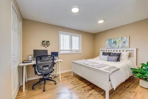 3272 Kings Masting Crescent Mississauga ON L5L 1G6