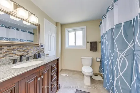 3272 Kings Masting Crescent Mississauga ON L5L 1G6