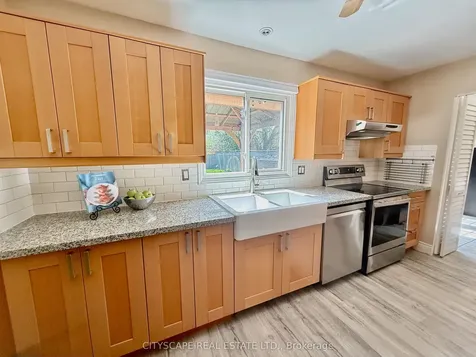 3272 Kings Masting Crescent Mississauga ON L5L 1G6