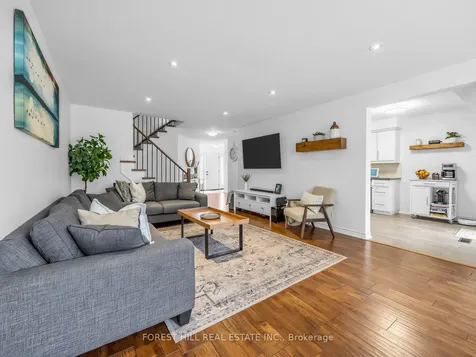 4243 Thom Gardens Mississauga ON L5L 2B4