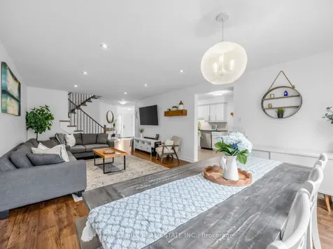 4243 Thom Gardens Mississauga ON L5L 2B4