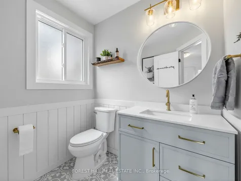 4243 Thom Gardens Mississauga ON L5L 2B4