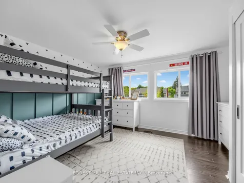 4243 Thom Gardens Mississauga ON L5L 2B4