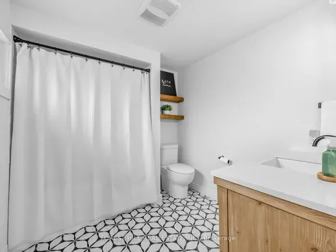 4243 Thom Gardens Mississauga ON L5L 2B4