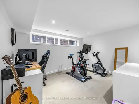 4243 Thom Gardens Mississauga ON L5L 2B4