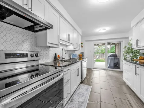 4243 Thom Gardens Mississauga ON L5L 2B4