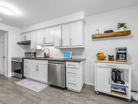 4243 Thom Gardens Mississauga ON L5L 2B4