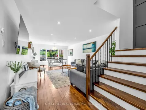 4243 Thom Gardens Mississauga ON L5L 2B4
