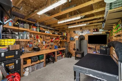 1396 Niels Avenue Burlington ON L7P 2E4