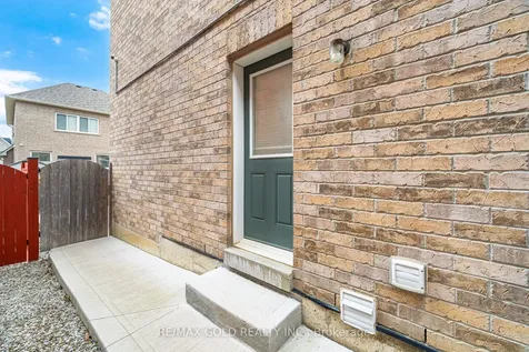 52 Watsonbrook Drive Brampton ON L6R 0R3
