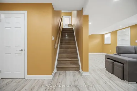 52 Watsonbrook Drive Brampton ON L6R 0R3