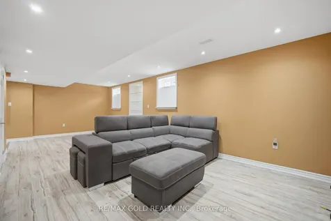 52 Watsonbrook Drive Brampton ON L6R 0R3
