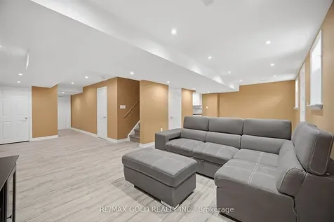 52 Watsonbrook Drive Brampton ON L6R 0R3