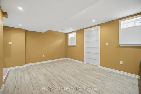 52 Watsonbrook Drive Brampton ON L6R 0R3