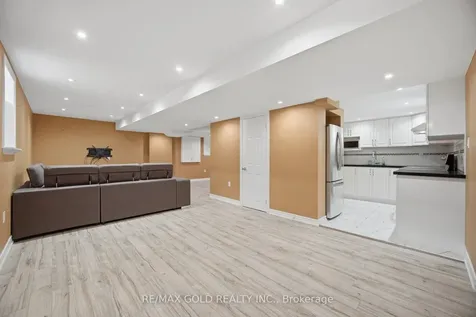 52 Watsonbrook Drive Brampton ON L6R 0R3