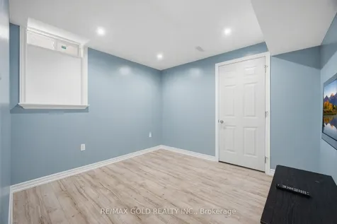 52 Watsonbrook Drive Brampton ON L6R 0R3