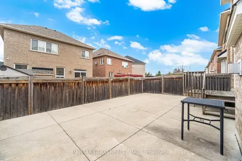 52 Watsonbrook Drive Brampton ON L6R 0R3