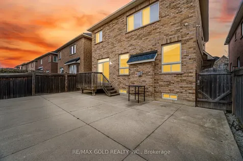 52 Watsonbrook Drive Brampton ON L6R 0R3