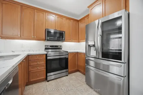 52 Watsonbrook Drive Brampton ON L6R 0R3