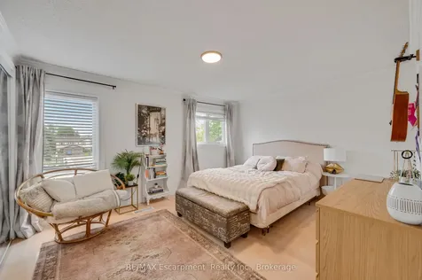 2411 Sovereign Street Oakville ON L6L 1M1