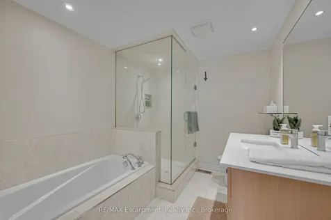 2411 Sovereign Street Oakville ON L6L 1M1