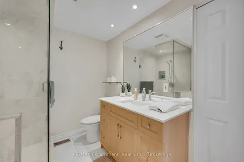 2411 Sovereign Street Oakville ON L6L 1M1