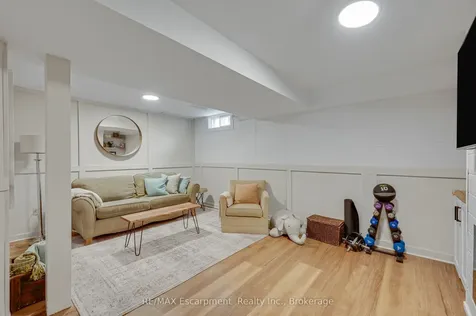 2411 Sovereign Street Oakville ON L6L 1M1